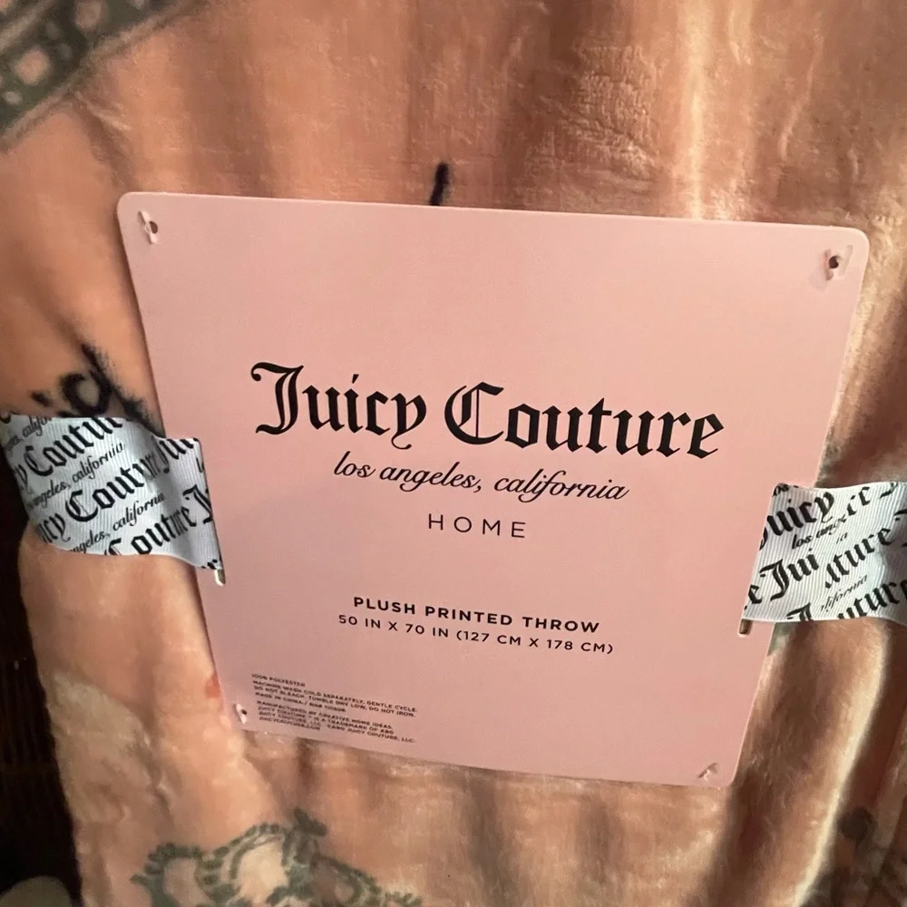 Juicy Couture Pink Blanket with Crown Design NWT - Picture 3 of 4